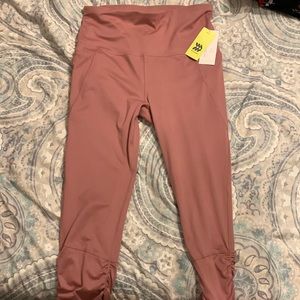High waisted capri leggings with pockets